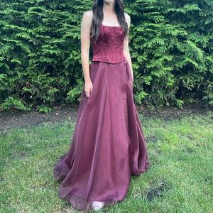 Beautiful vintage maroon prom dress size 4